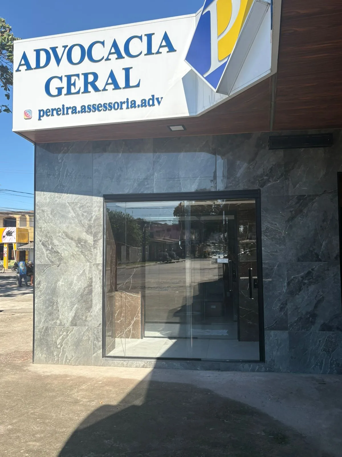Varanda de entrada do escritório Pereira Advocacia